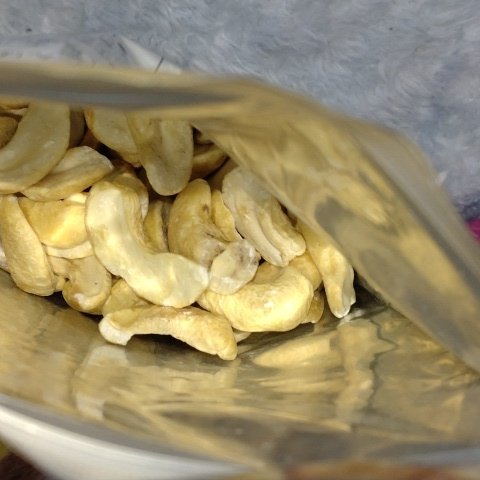 食塩不使用割れカシューナッツ 【アンディ】の中身画像